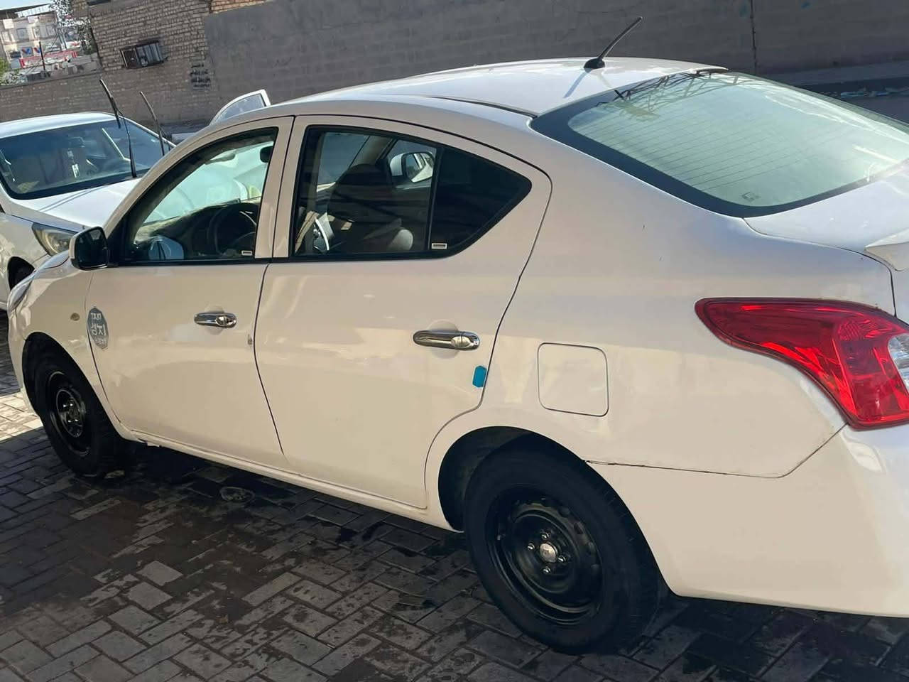 السلام عليكم للبيع نيسان سني هندي موديل 19 بيه ظربه بجم مو قويه وجاملغ خلفي مكينه كير تبريد كهربائيات جاهزه رقم أربيل بأسم شركه تحويل أو وكاله 
السعر 83 أو مراوس ماليبو 
البصره المعقل قرب جامعة شط العرب 
*********** البصرة, العراق
