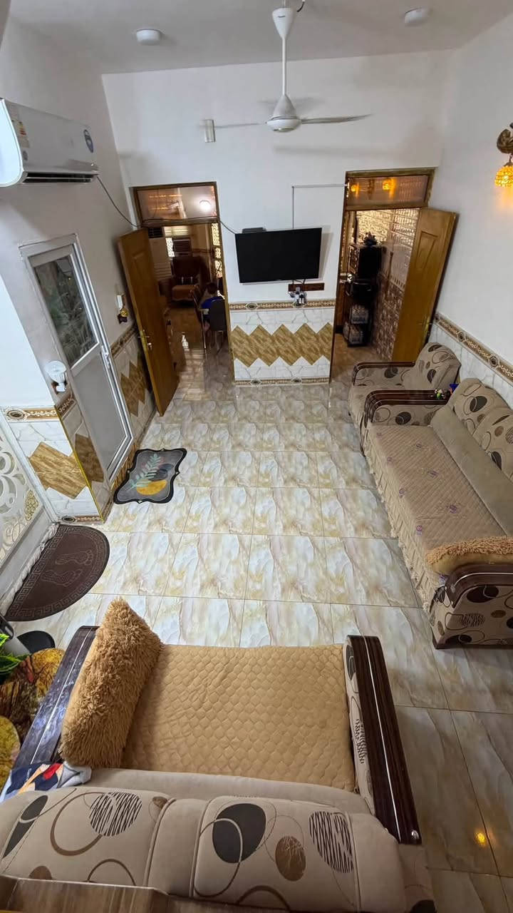 بيت للبيع 
120 متر
سند 25
الخصيمة مجمع حيدر حجي هندي
خلف مجمع فدك 
طارمة جبيره 
طابقين 
الطابق الارضي 
غرفه وستقبال ومطبخ وصحيات وصاله
الطابق الثاني
غرفه ومخزن 
السعر 65 مليون
للاستفسار ***********
