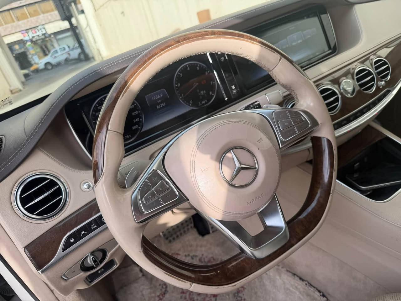 2016 S400 مارسيدس
اربع فصوص 
خليجيه السيارة مكفولة بصمتين
ماشيه 86 الف كيلو فقط 
السيارة فول مواصفات ومعروفة مواصفاتها 
شرط تحويل ثاني يوم 
الرقم مميز مو وياها اطيك رقم بغداد  
السعر مناسب اتصل وتدلل 
***********
عنوان السيارة زيونة
