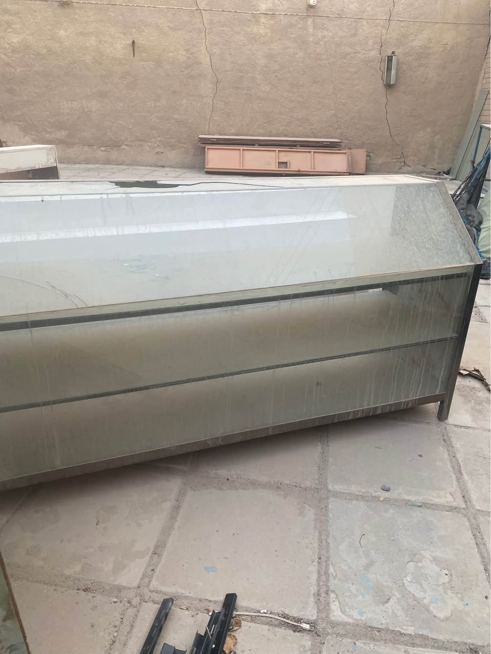 غراض مال محل احذيه مدرجات وحدايد مال احذيه وبلايود ومدرجات يدوي وجام خانه كزاز كلهن هذني ب300الف عنواني البصره الزبير رقم الهاتف *********** البصرة, العراق
