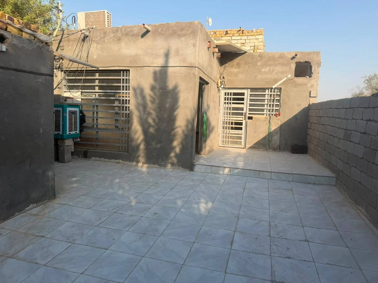 بيت للبيع 150 م زراعي مشمول بالتطويب ومرقم بي أستقبال وصاله وغرفه ومطبخ  وصحيات داخلية وخارجية العنوان الديوانية خلف  الحضاره  البو جاسم قرب ابو أحمد السعر ب٢٢ وبي مجال ***********+*********** واتساب ***********
