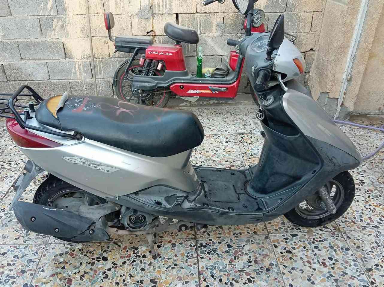 سلام عليكم دراجه جديد مال رمبه ماصارله شهر من نزلت من رمبه دراجه مابيه اي نقص دراجه رايده 850 المكان حي سلام قرب الكمالية ‪***********

