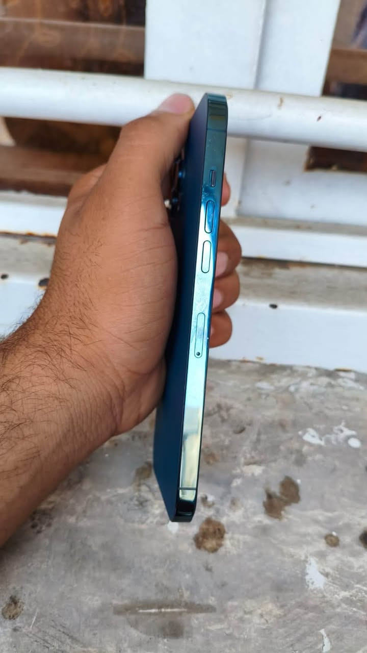 السلام عليكم ايفون 12ابرو ماكس
ذاكره 256
بطاريه ابلاديه ممبدله ولا معلايه 77
اجهاز اتحده 12ابنضافته شخط واحد ما بي 
السعر 500بي مجال  
مكاني بغداد 
رقمي ***********

نص مكتوب في الصور:
- 11:46 39 LTE حالة البطارية والشحن رسالة مهمة حول البطارية حالة بطاريتك متدنية جدًا. يمكن أن يبدل أحد مزودي خدمة Apple المعتمدين البطارية لاستعادة الأداء والطاقة القصويين. العثور على خيارات الخدمة... 77% الحد الأقصى للقدرة هذا قياس لقدرة البطارية مقارنة بقدرتها عندما كانت جديدة. قد تتسبب القدرة المنخفضة بتقليل ساعات الاستخدام بين عملية الشحن والأخرى. أقصى قدرة للأداء ستساعد الأنظمة المضمنة في النظام والمكونات في تخفيف آثار الأداء التي قد تلاحظها أثناء التقدم الكيميائي في عمر بطارية iPhone. شحن البطارية المحسن للحد من استنزاف عمر البطارية، يتعلم ال iPhone من عادات الشحن اليومية، بحيث ينتظر ولا يتجاوز 80% حتى يحين موعد حاجتك إلى استخدامه.
- حول الاسم iPhone إصدار iOS 26.5.2 اسم الطراز iPhone 12 Pro Max رقم الطراز MGD23J/A الرقم التسلسلي F2LFROPH0D4P انتهت صلاحية التغطية سجل تاريخ القطع والخدمة الأغاني 0 الفيديوهات 128 الصور 423 التطبيقات 30 السعة 256 غ.ب. متوفرة 191.75 غ.ب.