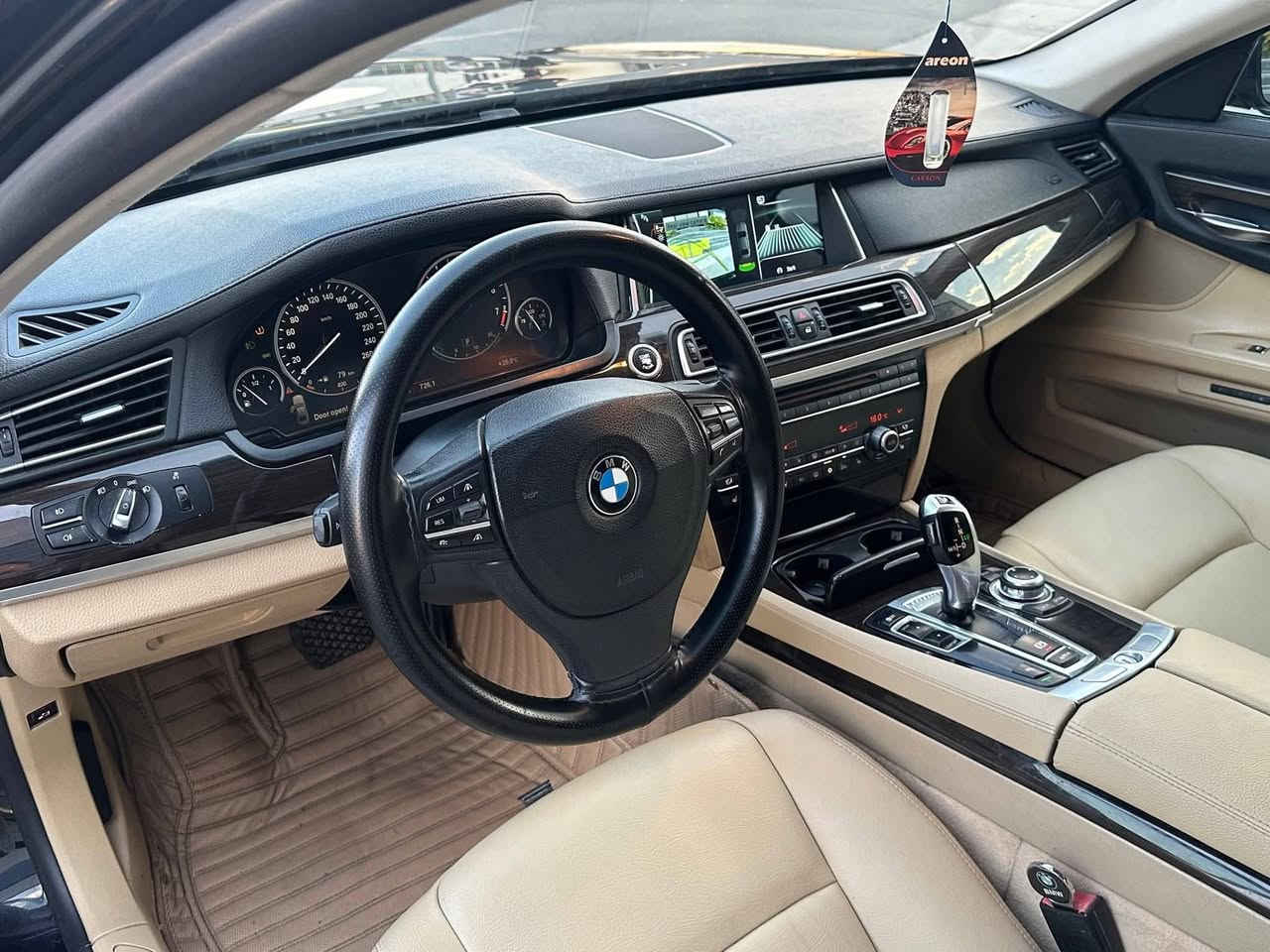 Bmw 730
موديل ٢٠١١
خليجي وكاله العروش
السياره مكفوله من كلشي ومابيهة اي نقص وجديد مسويلهة سيرفس عام التراي مالتهة مال سياره زيرو وانطيهة بشرط ترايك للبصره
المواصفات =

شاشه جبيره
تعرض كار بلاي ويوتيوب
تبريد مركزي
ثلاجة
تبريد مكان الاكواب
٥ بردات
صندوق شفط
لايت داينمك
سلايد جبير
محرك n52 المرغوب
فول  مواصفاتهة واهل الخبره يعرفون شنو بعد بيهة مواصفات
السعر ١٩٥ ورقه
للاستفسار ***********
