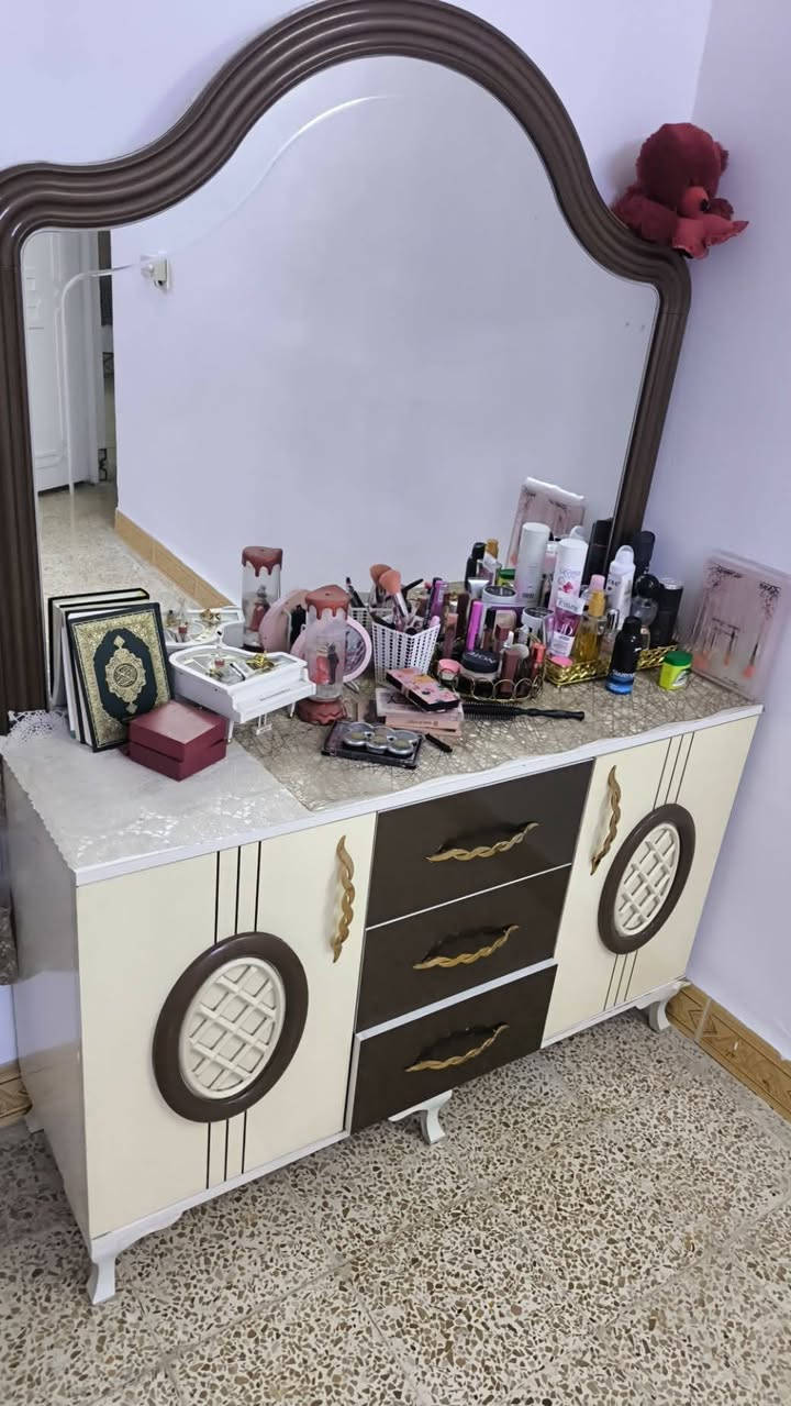 غرفه نوم للبيع ذني القطع الي بصورة فقط
سعرها ٥٠٠ 
***********
