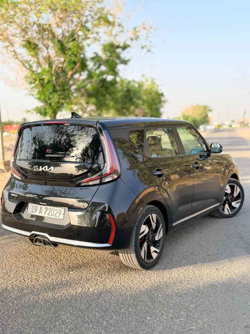 للبيع كيا صول جيتي لاين 2025   SOUL GT LINE
السلام عليكم 

كيا صول فول مواصفات 1/1 اعلى فئه بالصول المرغوبه 

محرك 2000 دوش 

رقم كربلاء الدولي باسمي تحويل ثاني يوم 

وارد امريكي 

حادثه دعاميه وبارد في جاملغ وصور الحادث مرفقه بالمنشور

مكان سياره كربلاء المقدسة حي التعاون 

المواصفات 

 

🟡 فتحه 

🟡بصمه عدد 2 

🟡رادار امامي 

🟡رادار جانبي 

🟡رادار خلفي 

🟡تدفئة كشنات 

🟡وضعيات قياده سبورت وايكو ونورمل 

* صدامات GT-Line رياضية

* شبك أمامي Gloss Black

* مرايات خارجية Gloss Black

* إشارات بالمرايات

* فتحة سقف كهربائية

* شعار GT-Line

* شاشة 10.25 إنچ

                                          Apple CarPlay وAndroid Auto 

* شحن لاسلكي للموبايل

* تشغيل بصمة/زر مع Smart Key

* تحكم أوتوماتيك Dual Zone

* دركسون جلد

* مقاعد خلفية قابلة للطي 60/40

* 6 سماعات

* فتحة سقف كهربائية

السعر اتصل وبيك خير وتدلل ***********
