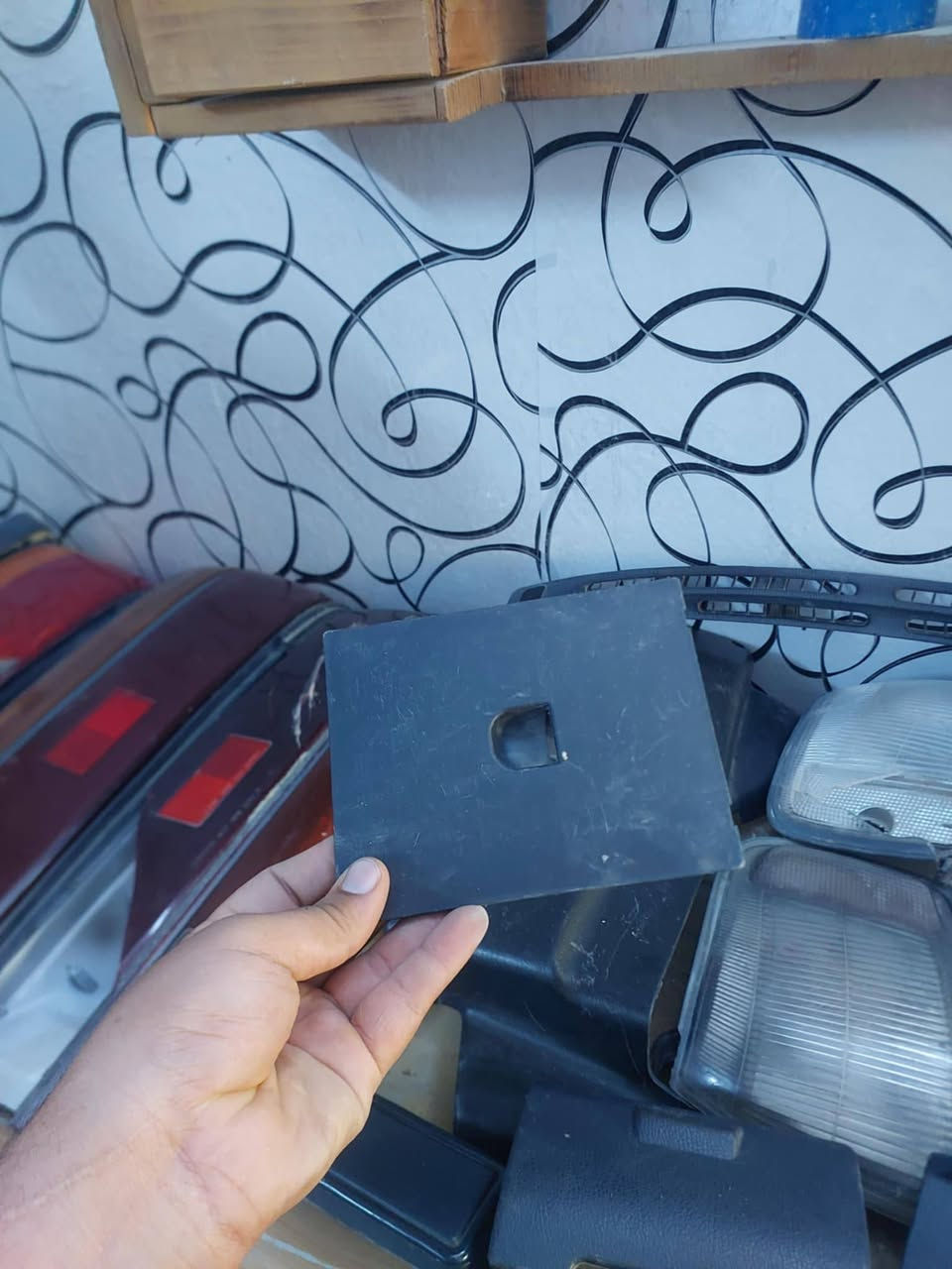 سلام عليكم عندي اغراض سيدان 
ارنب شتحتاج راسلني ومنزل بل صوره كلمن وسعره للتواصل *********** مكاني بغداد
