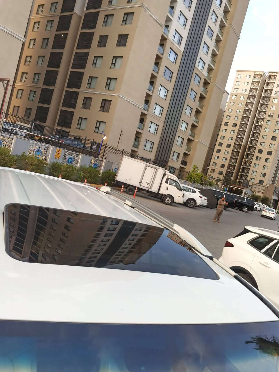 السلام عليكم
لاندكروز مديل2017 رقم اربيل 
كفالة عامة عدا الدعاميات 
مواصفات فول 1/1 
فتحة سقف كشن جلد كهرباء 
مري شفط 
تحتوي على ظاغطة هواء بلادي كما موضح بالصور 
ماشية 197 حقيقي
فحص براد وهزة لغاية 2027
السعر #43قابل للتفاوض 
الرقم ***********
