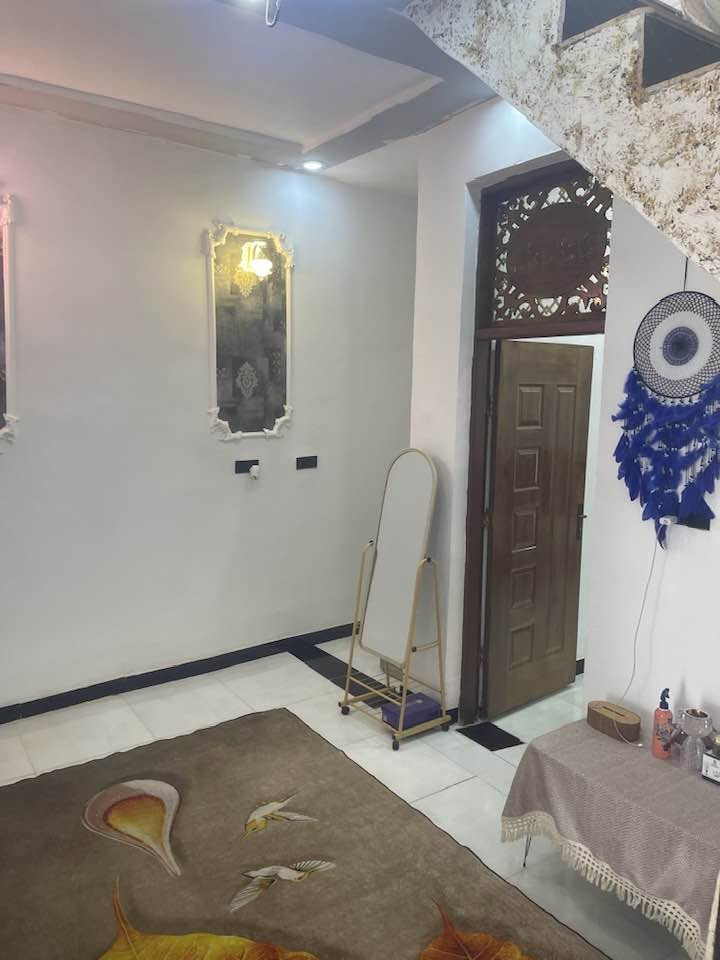 دار للبيع المساحه 100متر زراعي سند 25البناء طابوك والسقف صب مسلح يحتوي ع غرفه وصاله وصحيات وستقبال العنوان طويريج الحولي قرب مطعم قنديل الاتصال ع الرقم ***********السعر 54
