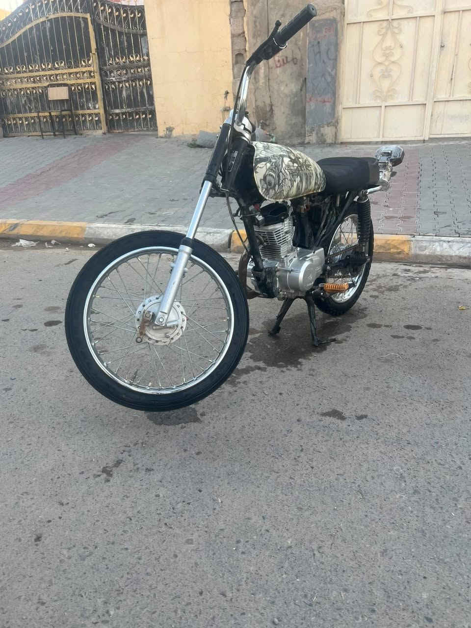 السلام عليكم البيع سيجي ام الحربه محركه شرط شلعه و معدل صلنصنه نجمعه لا تبخير ولاتنقيص ولا نضوح سعر ٤٠٠ بيها مجال شي بسيط *********** العنوان الوطني تكريت القادسيه شارع ابو عقرب
