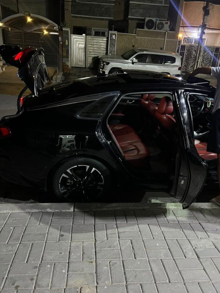 سلام عليكم عندي ￼كي فايف مديل 22 سياره فول فول  بيه حادث بمريكه بس بنيد   في العرق بابتين بس صبغ وباقي  السياره كفاله سعره 135 بيه مجال مكان بغداد الشعب سرايداد رقم ***********
