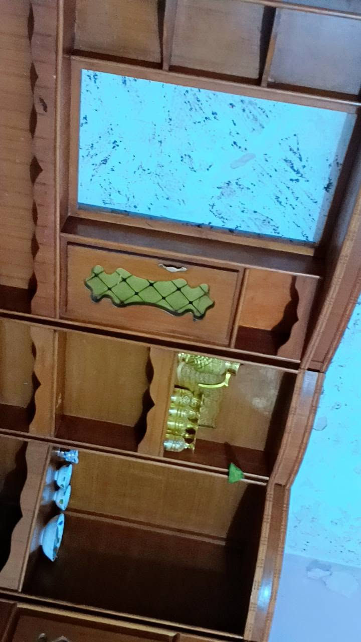 اسلام وعليكم غرفه اخشاب لبيع عراقي مستعمله وضخمه نفس ما موضحه بالصوره ما بيه ضرر غير ميز تواليت نقص  امرايه بس نفس لي بلصوره السعر 500 وبيه مجال لشراي  لستفساراكثر  عل رقم ***********
