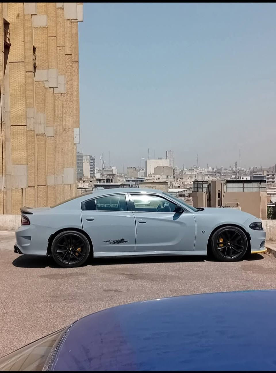 دوج جارجر  ::GT:: سوبر تراك
الموديل :2022
اللون : سموك
العداد : 50 :::
المحرك : V6.  3.6L .

الحادث : موضح بل صور فقط صبغ دعاميتين وجاملغ كلير من امريكه ممفتوح وبارد كلش قليل ممبين ماشر بل ازرك فقط موضح بل سونار وصور  راديترات وغاز تبريد بلادي ::::

رقم صاحب السيارة ☎️   ***********

المواصفات : السياره فول 1/1 عدئ فتحه 
* مكابح رياضية برمبو اصليه  مع دبلات لون
اصفر . SRT مع كت كامل SRT
شوته رياضي
* ويل قياس 20 انچ اسود . 
بيها صوت  بل اكزوز يختلف عن العاديه: :::
* ستيرن رياضي D . 
* مقاعد رياضية من الجلد والشامو(كنتاره)
* رادار نقطة عمياء + لد ترحيب . 
* مصابيح أمامية اصفر  . 
* كشافات الضباب زنون . 
* المصابيح الأمامية عليها متغير مع اشاره اللد الاصفر الشكل الجديد :::
* الشاشة مع اوپشنات SRT . مع كار بلي 
* سستم صوت الپاين  .
* مقاعد أمامية كهربائية عدد 2 . 
* ذاكرة لحفظ وضعيات الجلوس (ميموري) . 
* مقاعد أمامية تبريد وتدفئة . 
* مقاعد خلفية تدفئة . 
* تشغيل عن بعد . 
* ستيرن كهربائي . 
* تدفئة ستيرن .  
* مرايا متحسسة للاضاءة العالية الوسطيه وجهة السايق.
* كير شفتر بالستيرن .
*تحكم ستيرت كهربائ
*بيها جهاز انتذار مشدور من امريكه
*كامره  دواره 
*مكان سياره بغداد.
