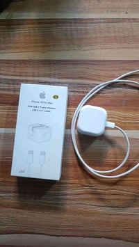 شاحن ايفون 16 برو ماكس 35W اصليه 25 07842280408