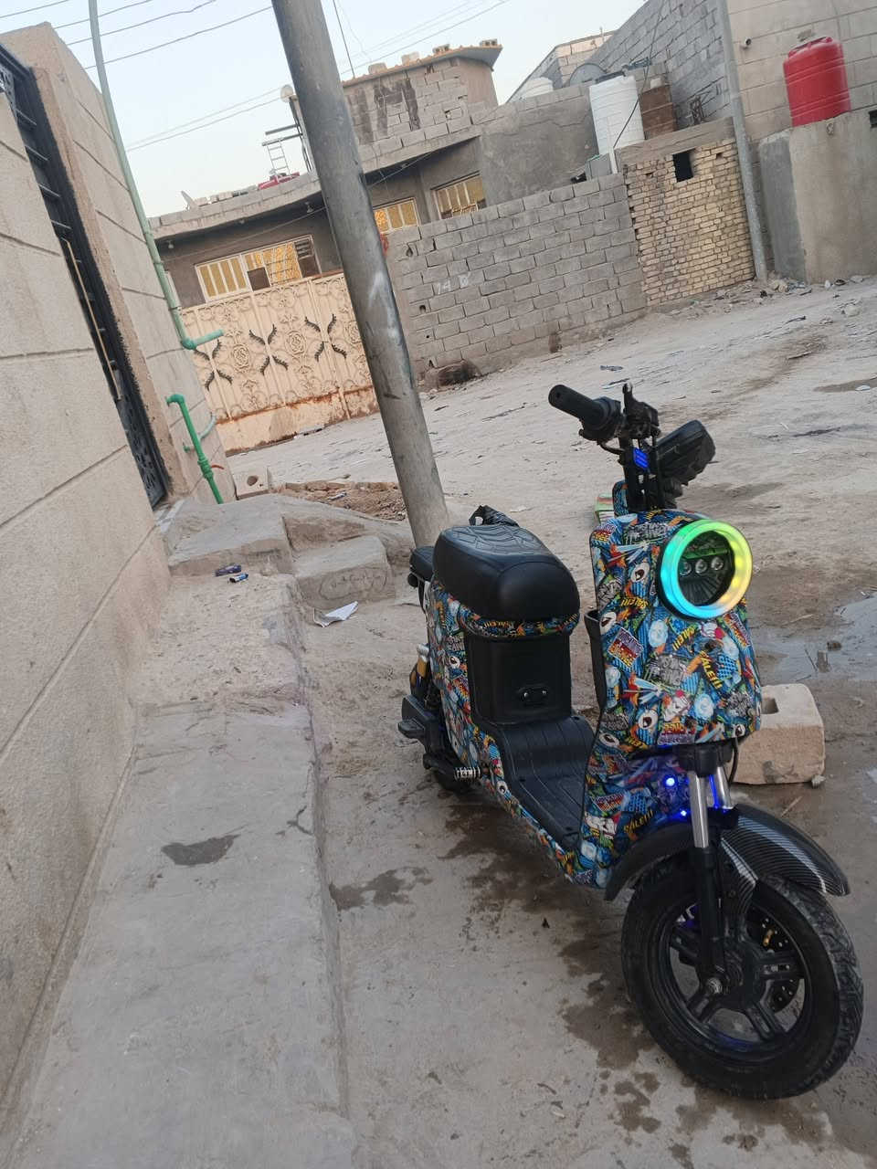 دراجه شحن r9 للبيع سعره 400 بيه مجال فقط سكان معوج بطاريات جدد ما بيهن شي نضيفه ***********
