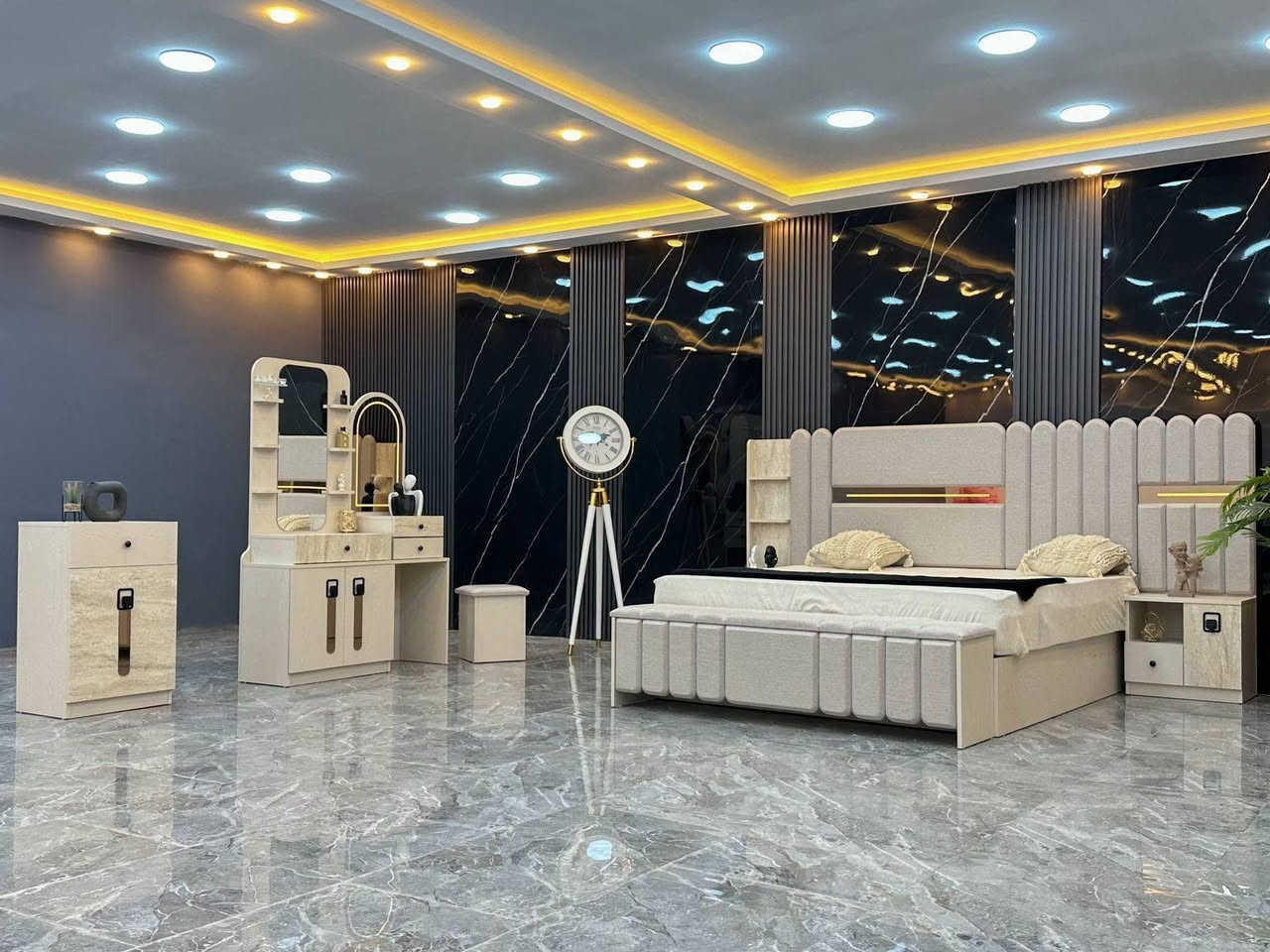 السلام عليكم

غرفة modern مستعملة لمدة شهرين واقل نظيفة جدا

10 قطع مع سرير طبي هديه

السعر مليون ونص

للتواصل 

***********
