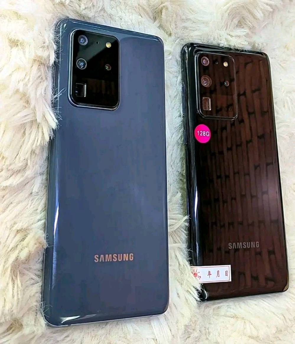الجهاز الاصلي من سامسونج توفر 
سامسونج s20 الترا نسخه 5G
و s21 الترا نسخه 5G
 الشاشة: Dynamic AMOLED 2X بمقاس 6.9 بوصة، بدقة QHD+ ومعدل تحديث 120Hz.
المعالج: Exynos 990 (لنسخة الشرق الأوسط) 
الكاميرا الخلفية (رباعية): أساسية 108 ميجابكسل + ت 48 ميجابكسل (زوم حتى 100x) 
الكاميرا الأمامية: 40 ميجابكسل.
الذاكرة والتخزين: رام 16 جيجابايت / مساحة 128 
البطارية: 5000 مللي أمبير وتدعم الشحن السريع قدرة 45 واط والشحن اللاسلكي. 
السعر 340 الف
بغداد زيونه ربيعي قرب مجمع البركه 
***********