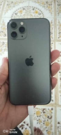 آيفون ١١ برو • مفتوح • بطارية ٧٥%