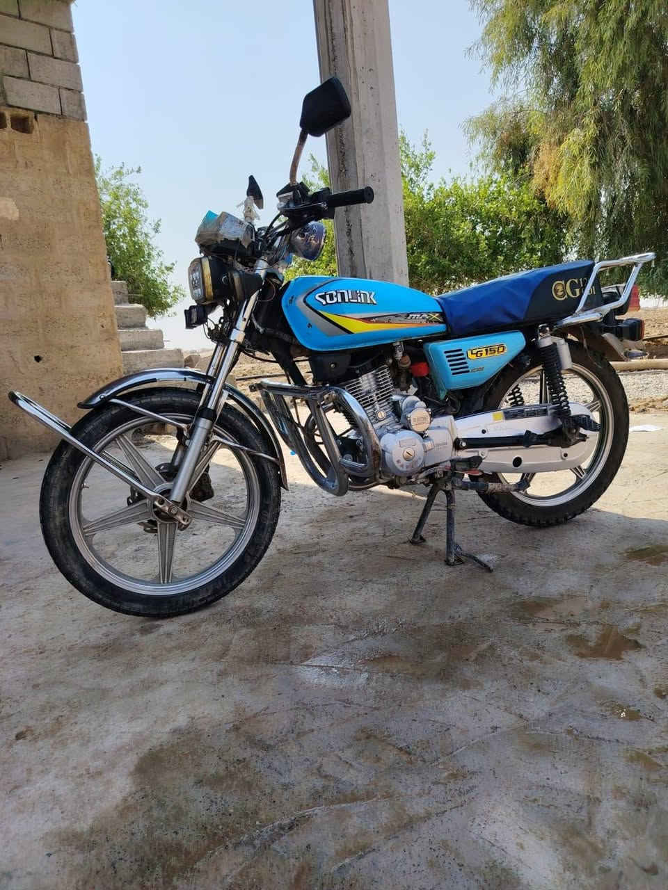 للبيع ماطور سونيك موديل 20 سلف كهربائيات كله شغاله محرك ما مفتوح السعر 460 وبي مجال رقم المبايل ***********
