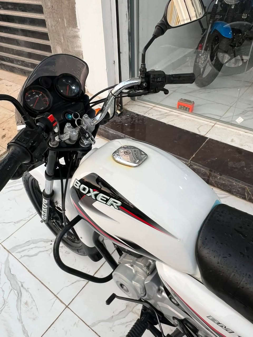 سلام عليكم دراجه بوكسر موديل 22 نازله بل 23 مرقم لوحه سنويه إنكليزي ديالى تحويل ثاني يوم هزه جديده دراجه كفاله عامه مكفوله من كلشي جيب فيتر وتعال كفاله من شخط مكاني ديالى بعقوبه خرنابات شراي يتصل ويدلل *********** 
يتوفر نضام النقد والأقساط على ماستر الرافدين
