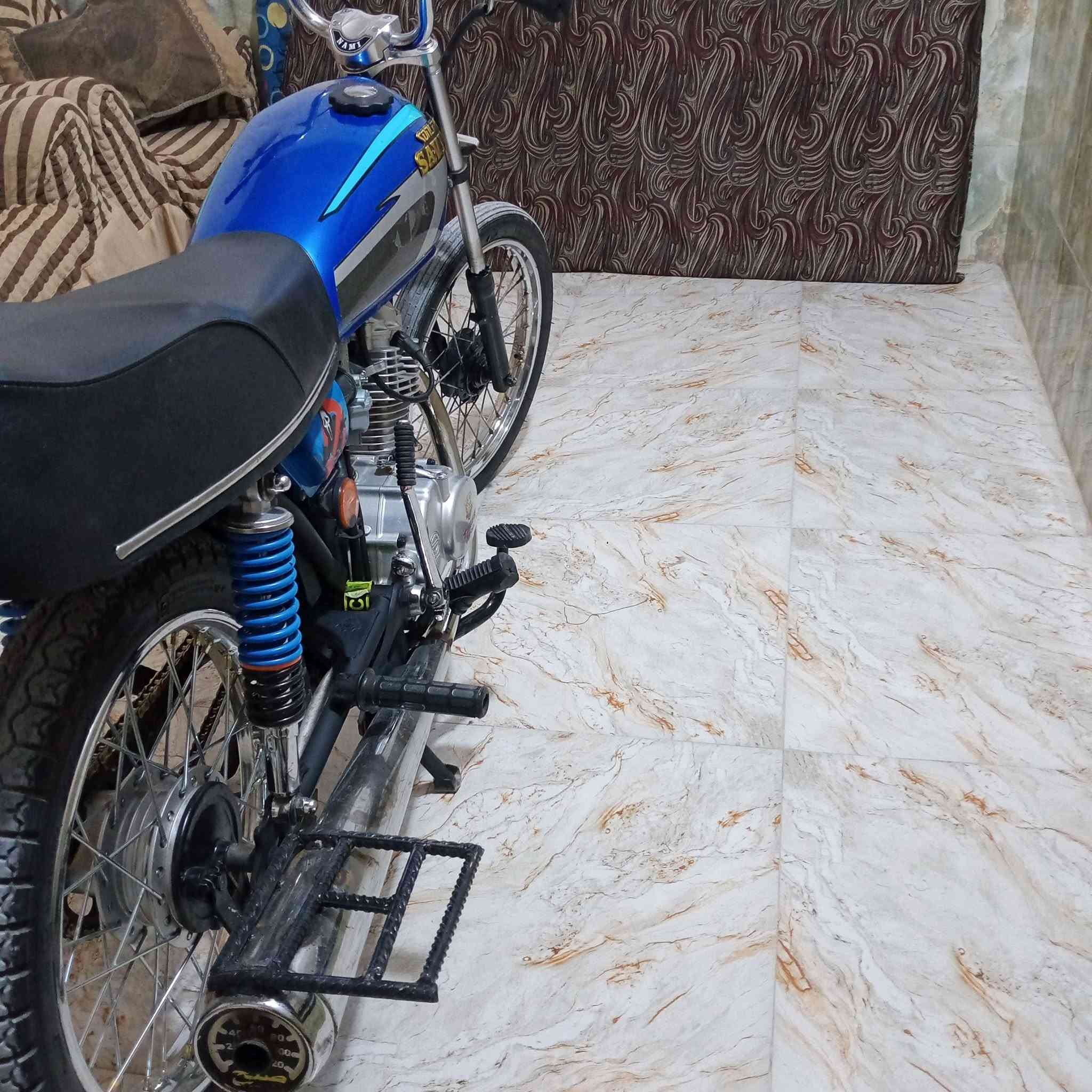 السلام عليكم دراجه أربعة كير.كلك كلك  حربي سعر الدراجه 450وبيه مجال حك الجيه
