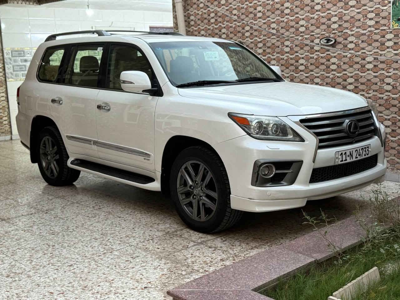 السلام عليكم لكزز 2015 سعرها 345 ورقة رقم بغداد بسمي فوول مواصفات بيه ربع جاملغ خلفي صبغ معه قبق الصندوق بدون دواخل على الفحص سيارة جديدة وجاهزة محرك كير مكفولات صدر امامي خلفي جديد سيارة على وضع الشركة ماشية 96 حقيقي للاستفسار *********** السعر 345 ورقة مكان بغداد
