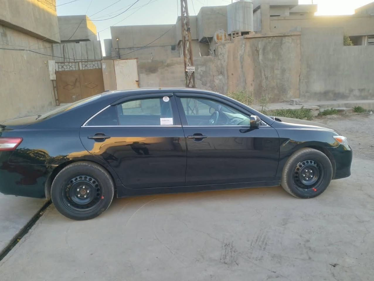 سلاو هاوریان ئەم کامیری بۆ فڕۆشتن 
مودیل 2009 
زۆر خاوینە هەموو گیانی بەشەرت 
گیر و مەکینە بەشەرت تەقەو ڕەقەی بەشەرت 
لیدراو و سبوخ هیچ پیوە نیە شوین کەرکوک 
بۆ سەعر تەلەفۆن بۆ ئەم ڕەقەم بکەین 
***********
