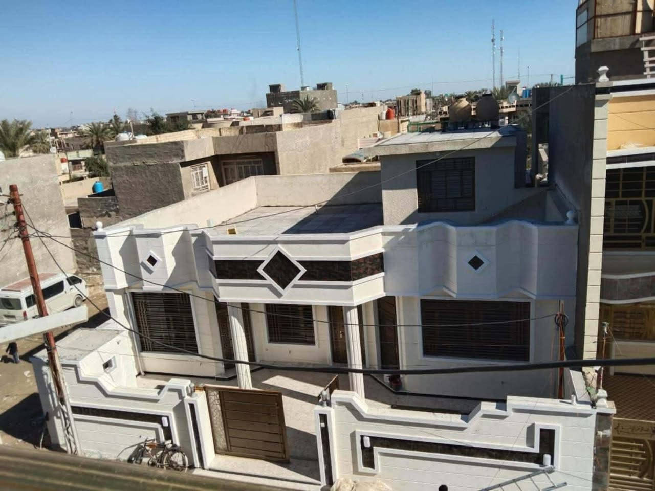 للبيع بيت ٢٣٩ متر قرب كراج المحمودية موقع ممتاز ٣ غرف نوم واستقبال ومطبخ وصاله كبيره وصحيات بناء حديث مطلوب إسكان ٤٩ مليون السعر ١٦٠ عدا الاسكان للاستفسار التواصل على *********** و *********** وات ساب

