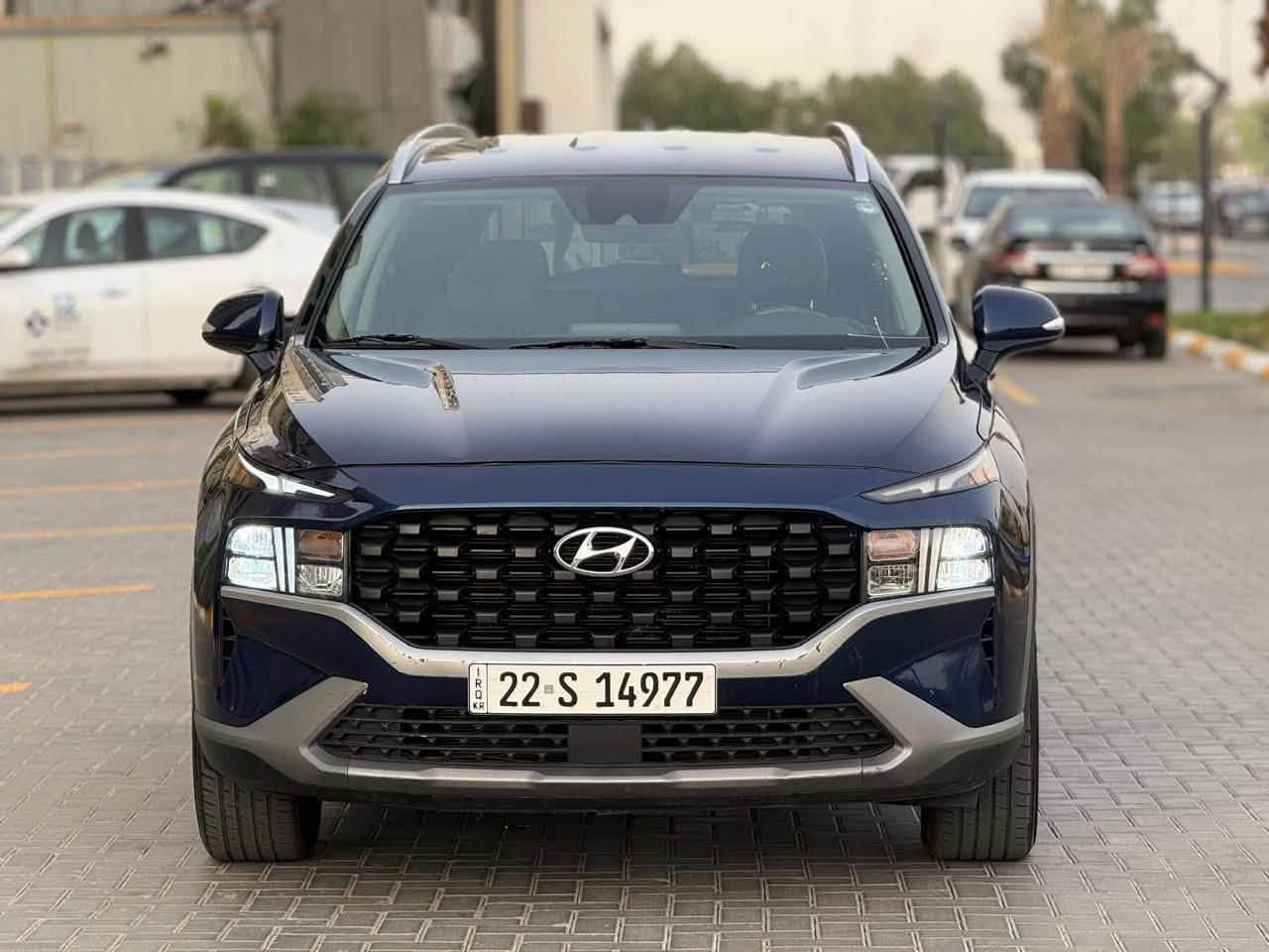 هيونداي سنتافي 2023 محرك2000
ماشية 60 الف ميل وارد امريكي حادثها فقط الي موضح بالصوره وجدا بسيط
رادارات امامية خلفية جانبيه 
5 راكب 
المواصفات:-
1- مفتاح ذكي بصمة + التشغيل عن بعد .
2- كير بنظام الازار المنفصلة الاصدار الجديد ( بيانو)
3- كير ماوس ثانوي لأوضاع القيادة :
 وضعيات للقيادة 
 eco - Smart - Sport Snow 
4- نظام HTRAC الحديث دفع رباعي
5- هاند بريك بصمة 
6 - Auto Hold  أوتو هولد
7- خاصية ISOFIX   ايزو فكس قفل الاطفال
8- نظام مانع الانزلاق
9 - نظام نزول المنحدرات.
10- نظام اطفاء المحرك (A) ذاتيا في الازدحامات لتوفير الوقود
11- شاشة تدعم Apple Car play و Android وبلوتوث مدمج والأوامر الصوتية
12- الشاشة الوسطية حجم كبير 12 انج مع دعم الملاحة بالخرائط GPS وبوصلة للاتجاهات
13- شاحن هاتف wireless
14-  مخارج شحن USB وتشغيل الميديا
15- منافذ للطاقة كهرباء 12فولت ومنفذ 110 فولت
16-  المرايا الجانبية قابلة للطي + نقطة عمياء + اشارات
17- مرايا جانبية بخاصية الترحيب والفتح عند الاقتراب والاضاءة في الضلام
18-  الصندوق كهربائي ذكي
19- حساسات ضغط الاطارات 
20- ميزة التوقف الذاتي للمركبة منعا للاصطدام عند القيادة او الرجوع
21-  المركبة تعيد نفسها للمسار الصحيح عند عدم الانتباه
22- 'لايت زينون رباعي العدسات بتقنية High Beam الانارة الذكية + LED  نهاري 
23-  بك لايت LED مميز مدعوم بتقنية ضد الضباب لاوضح رؤية للمركبة
كاميرا دوارة 3D تفاعلية متعددة الاوضاع
24- مرآة داخلية بخاصية التعتيم الذاتي 
25- سستم صوت سماعات محيطية مع دمام وتويترز 
26-  نظام القيادة الذاتي الذكي في الشوارع المخططة 
27- مثبت السرعة Cruise وميزة التباعد عن المركبات
28- خاصية المايك للسائق للتحدث مع الركاب في الخلف
29- حساس حراري بسقف السيارة بتحذير صوتي في حال نسيان الاطفال في المركبة
30-  قفل الابواب والنوافذ / خاصية عدم العبث للاطفال
31-القفل المركزي للابواب وعدم الفتح عند مرور مركبة بشكل قريب من السيارة 
32- ستيرنغ من الجلد حياكة مع تحكمات 
33-  شفتات رياضية بالمقود
34-   التبريد والتدفئة تحكم شاشة وتحكم يدوي ايضا
35-   التبريد امامي خلفي مناخ منفصل
36-  حساس لمس ابواب لفتح وغلق باب السائق والراكب
37-  ماسحات امامية حساس / تشغيل تلقائي وسرعة حسب غزارة المطر
38-  ماسحة خلفية حساس /  تشغيل تلقائي عند المطر
39-  اريل نفكيتر مدمج بتقنية التقاط بث الراديو HD
سعرها 180 ورقة وبيها مجال للاستفسار ***********
