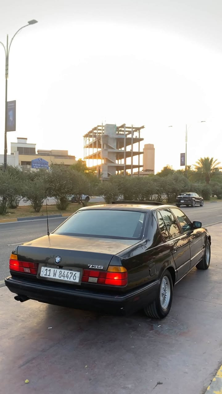 للبيع Bmw735 
 موديل ٩١ رقم بغداد الانكليزي باسمي تحويل مباشر هزه جديده 
محرك كير شغال ١٠٠/١٠٠
حداديه طوبه امامي خلفي ١٠٠/١٠٠
تبريد شغال ثلج 
موصفات 
كمبيوتر دبل جكمجه 
سلايد رووف طكيتن 
داخل جلد اسود كارتير 
بطاين جلد اسود صاج ملكي 
ترايش لمتد سود 
برده خلفيه بلاد 
جعمقه كهرباء  ستيرن جدا خفيف 
مزدات بكلايت اصلي 
تخم ويل شعاع اصلي وتخم تاير جديد 
مسجل بلوتوث 
نفاظه قلاب 
لايت زنون ناصي عالي 
سياره مصبوغه حزام فقط 
بدون اي ضربه ولا خايس 
عليها ادامه كامله مال جناي 
السعر 58$ 
للاستفسار الاتصال على الرقم ***********
مكاني السيديه حي الاعلام

