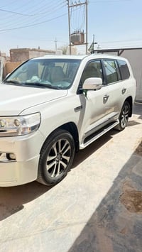الاندكروز بريميه • ٢٠١٧ • ٨ سلندر