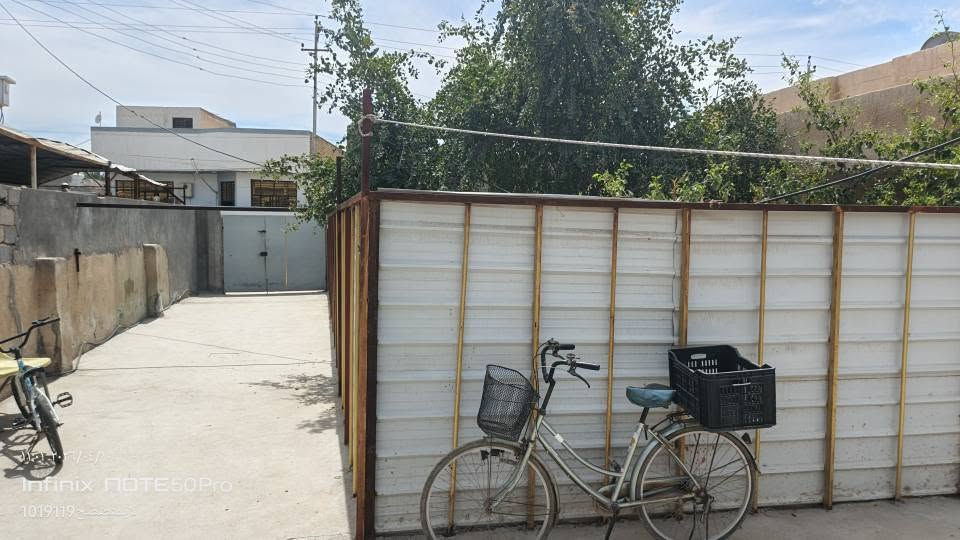 قطعه ارض  زراعي 25 تحتوي على داريين بناء قديم مساحه 550متر 23.5 ×23.5  موقع محيزم شارع 100قرب مدرسه بابل شارع تبليط عرض 10متر *********** حلة, بابل
