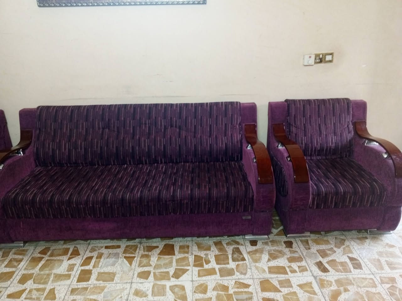 تخم عشر مقاعد للبيع سعره 125وبي مجال رقم الهاتف ***********فقط واتساب
