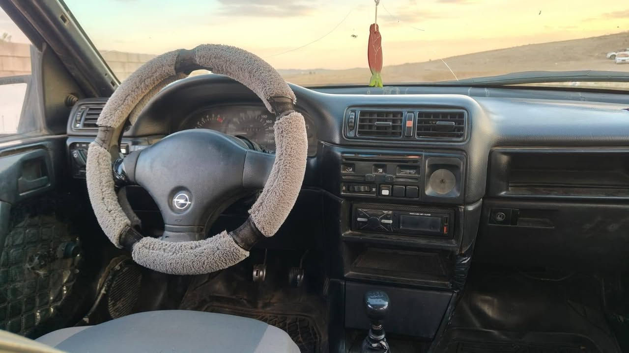 اوبل فكتره حجم 16 موديل 92 محرك شرط كير شرط صبق جماليه بدون ضرر كاربون بنزين شرط تحويل من شرعي طخم تاير السعر 36وبيها مجال  ***********. ‏.      ***********
