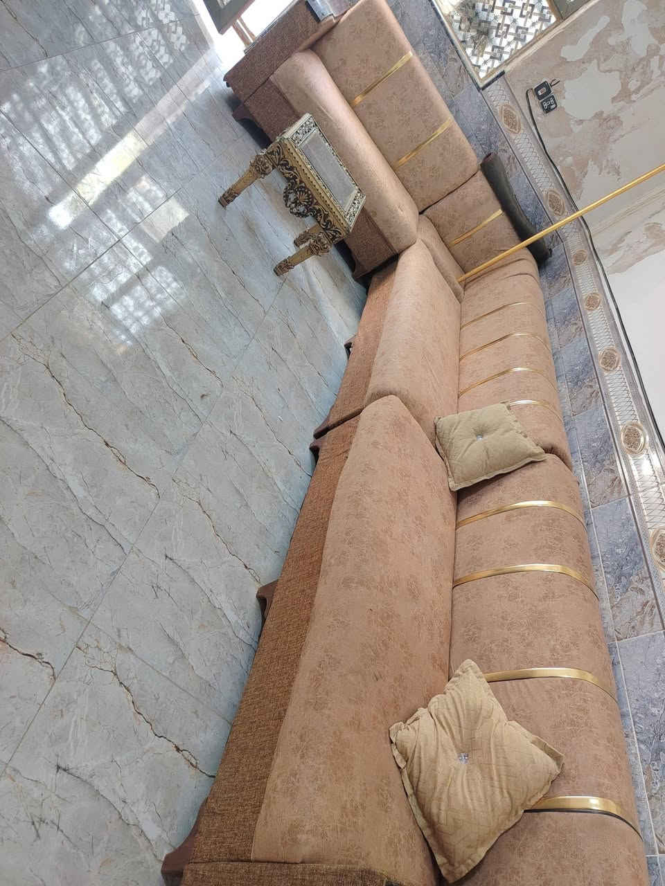 تخم للبيع نضيف كلش لونه ببجي حلو سعره 250 بي مجال وطبلات سعرهن 50 وبيهن مجال
