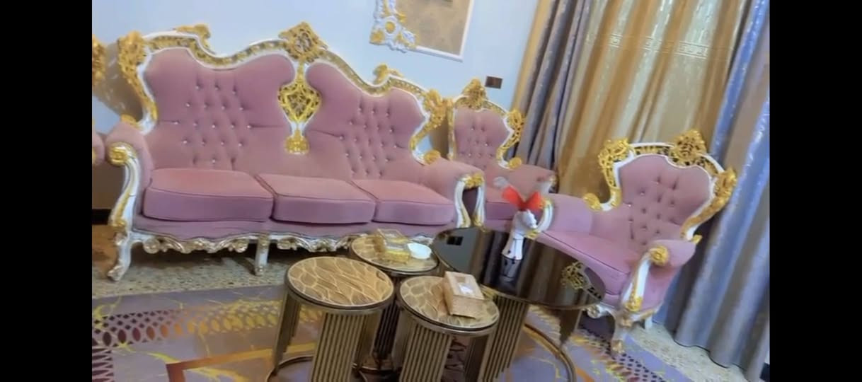 كنبة • بدون تفاصيل