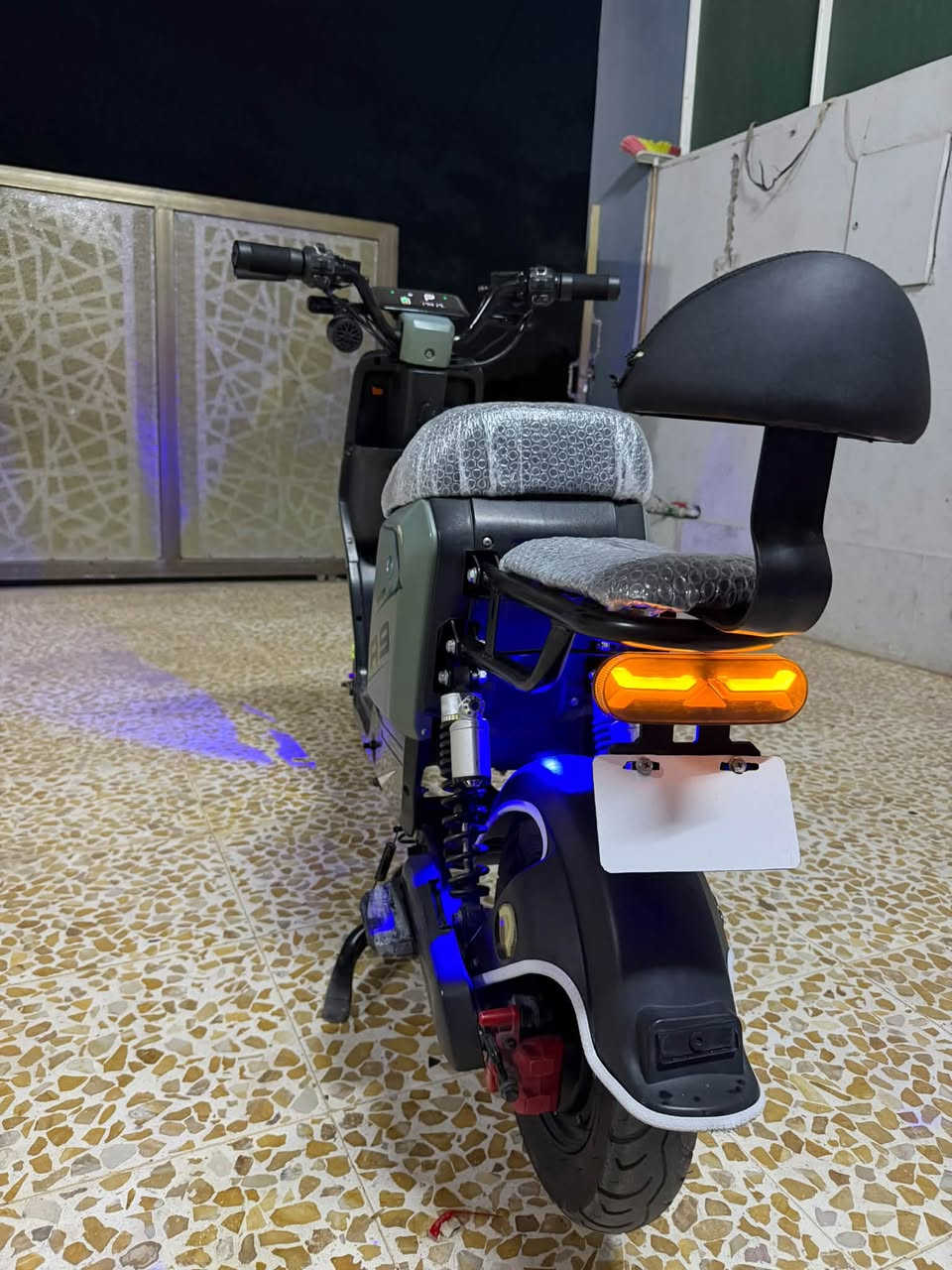 للبيع R 9 فول موصفات دراجه نضيفه  شركت ولي معروف بسوك سعره 425 الف وبي مجال بس شراي يدخل خاص بي خير ويدلل رقم ***********
