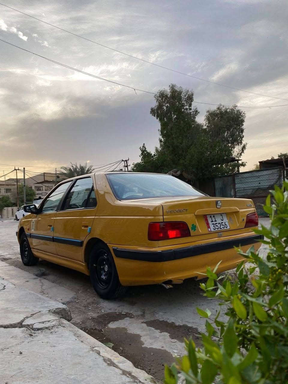 السلام عليكم بيجو بارص ٢٠١٥ بسمي مصفره من كلشي وجاهزه خير من الله مكاني الحريه شارع الصحه ب٤٢ وبيهه مجال***********
