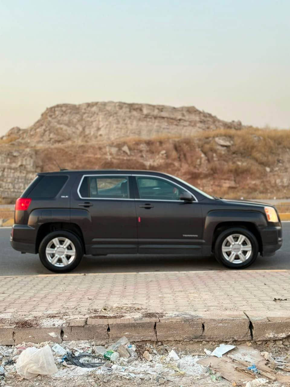للبيع سيارة GMC تيرين موديل 2016
 الموديل: 2016
 اللون: أسود
 البودي: مكفول من الصبغ، مع وجود تعديل عالبارد بسيط
 المحرك والجير: بشرط الفحص والمعاينة
 التبريد، حدادية، إطارات: كله بشرط الشغال والنظافة
 السنوية: مجددة وباسمي (تحويل مباشر)
 السعر: 110 ورقة (11,000 دولار) وفيها مجال بسيط للطيبين
للإتصال والتواصل: *********** السليمانية, العراق
