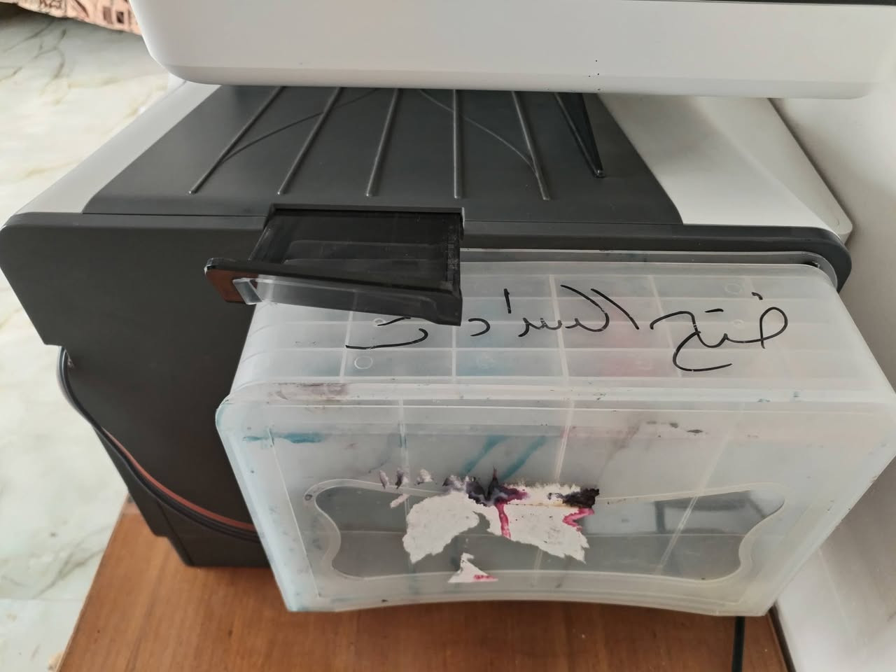 طابعه hp586  نضيفه كلش و مرتبه و سعره كلش مناسب عداده 34 الف صفحه وياه سيت حبر  استخدام شخصي  و ما مستخدمه  سعره 750 و النضافه كدامك صورته من كل مكان  واتساب ***********
