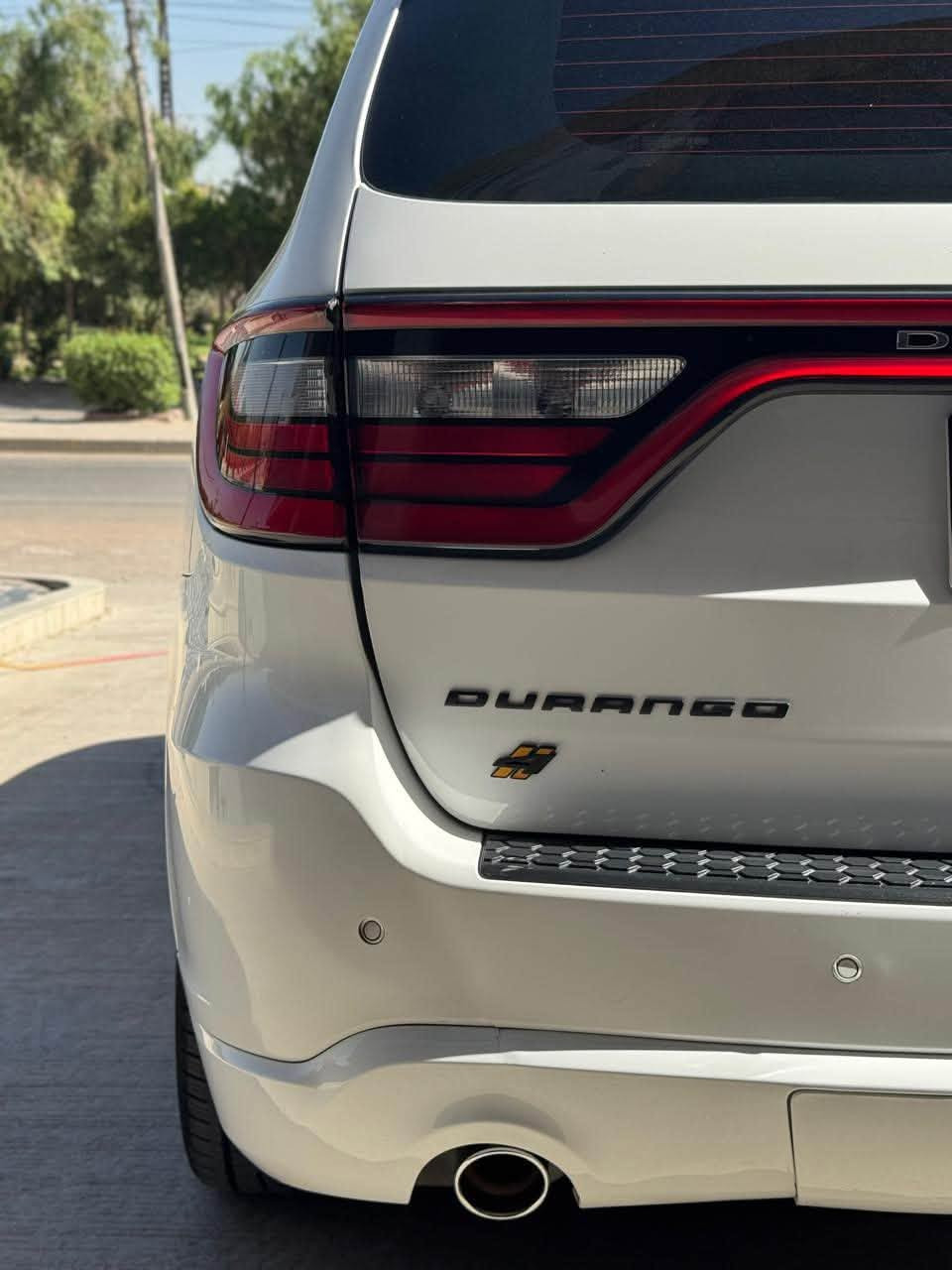 للبيع: دودج دورانكو RT 2022
‏Hemi Orange
النظافة تحجي قبل كل شي 🔥
  
التفاصيل:
 الممشى:  17 الف مايل قابل للزيادة
  ماشية قليل
المحرك:5.7 V8 - عزم وقوة
الدفع: تو وي 2WD مو فور ويل
اللون: ابيض
الداخل: جلد اسود فخم + سقف اسود
الصوت: نظام Harman Kardon الاصلي
الحادث:جانب خلفي يسار كما موضح بالصور+ الشاصي مكفول 100% - بدون دواخل - بدون ايرباك 
گير + محرك وضع شركة 
الوارد: كندي 
بصمة تشغيل عدد 2
رقم اربيل بأسمي 
السيارة بحالة ممتازة جدآ 

المواصفات:
شاشة كبيرة تدعم نظام CarPlay
كاميرا خلفية
 حساسات امامي - خلفي
 تشغيل عن بعد
 المقاعد الاماميةتدفئة+ تبريد
المقاعد الخلفية تدفئة فقط
 فتحة سقف
دخول ذكي 
 تبريد مركزي
 ستيرن تدفئة - كهرباء
رادار امامي - تحديد مسار
نظام النقطة العمياء
لد نهاري - امامي
نظام ECO - SPORT
شحن وايرلس
مقاعد الصف الوسط منفصل
السعر:338$ وبيها مجال بسيط
للاستفسار :***********
المكان: بغداد - الدورة

