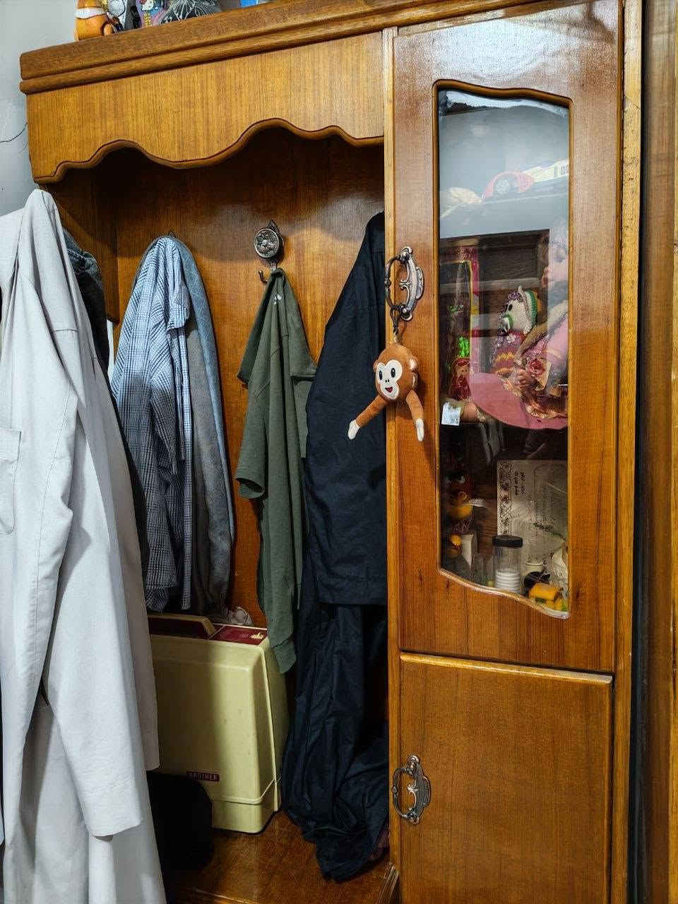 🔴 للبيع غرفة نوم خشب عراقي 
مكان \جانب الأيسر قرب زيونة 
السعر 500وبيها مجال 
للأستفسار ***********
