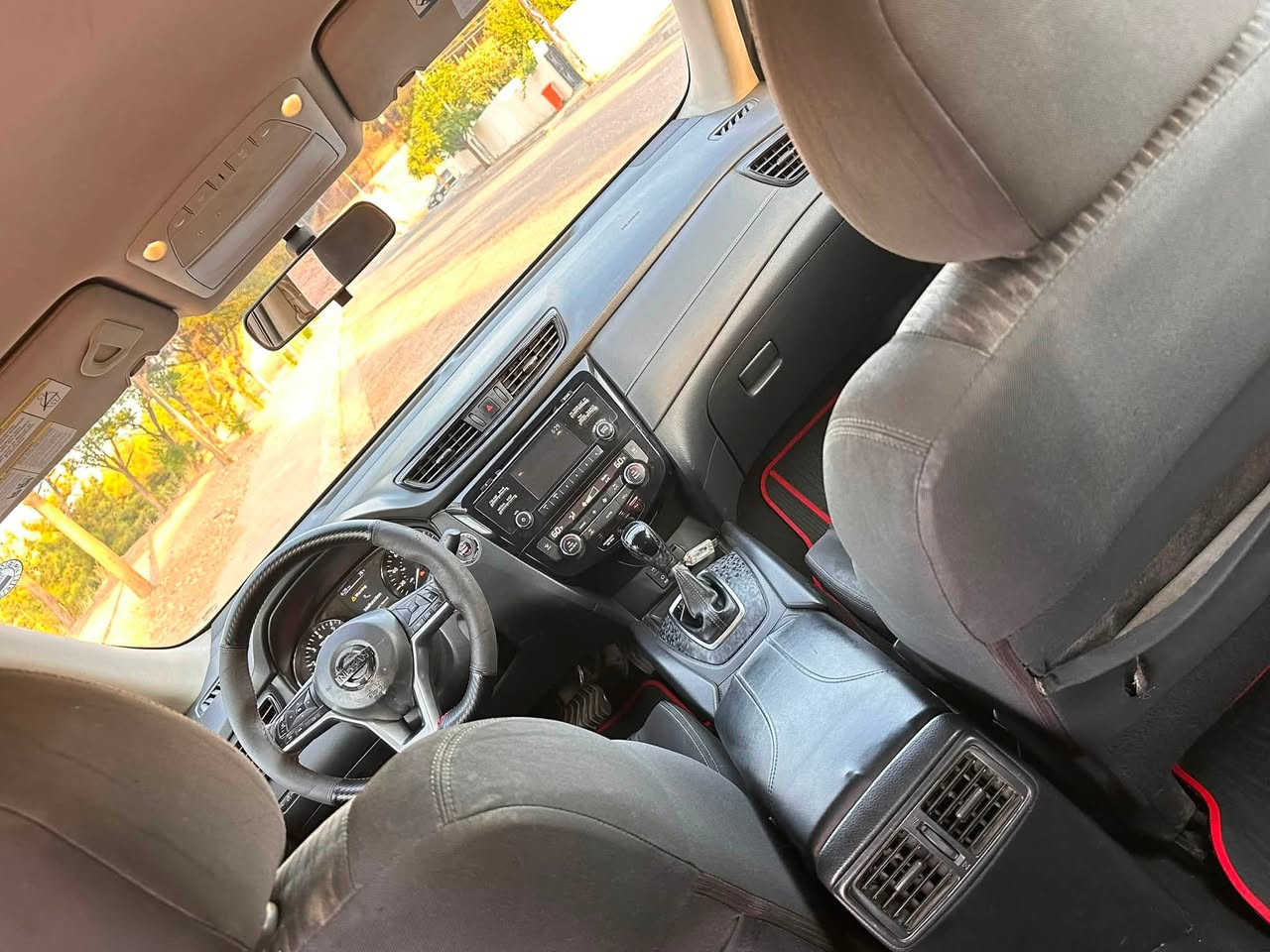 Nissan ROJ 2017 SV 
الظرر 4,5 سبخ بدون دواخل بدون إيرباك بچم كبس رقم الشاصي وصور الحادث مرفق مع صور المنشور كير محرك جديد شركه ماشيه 118 mill عليها غرامه 500$دولار تنزل من السعر السعر 114$ مكان عقره ***********
