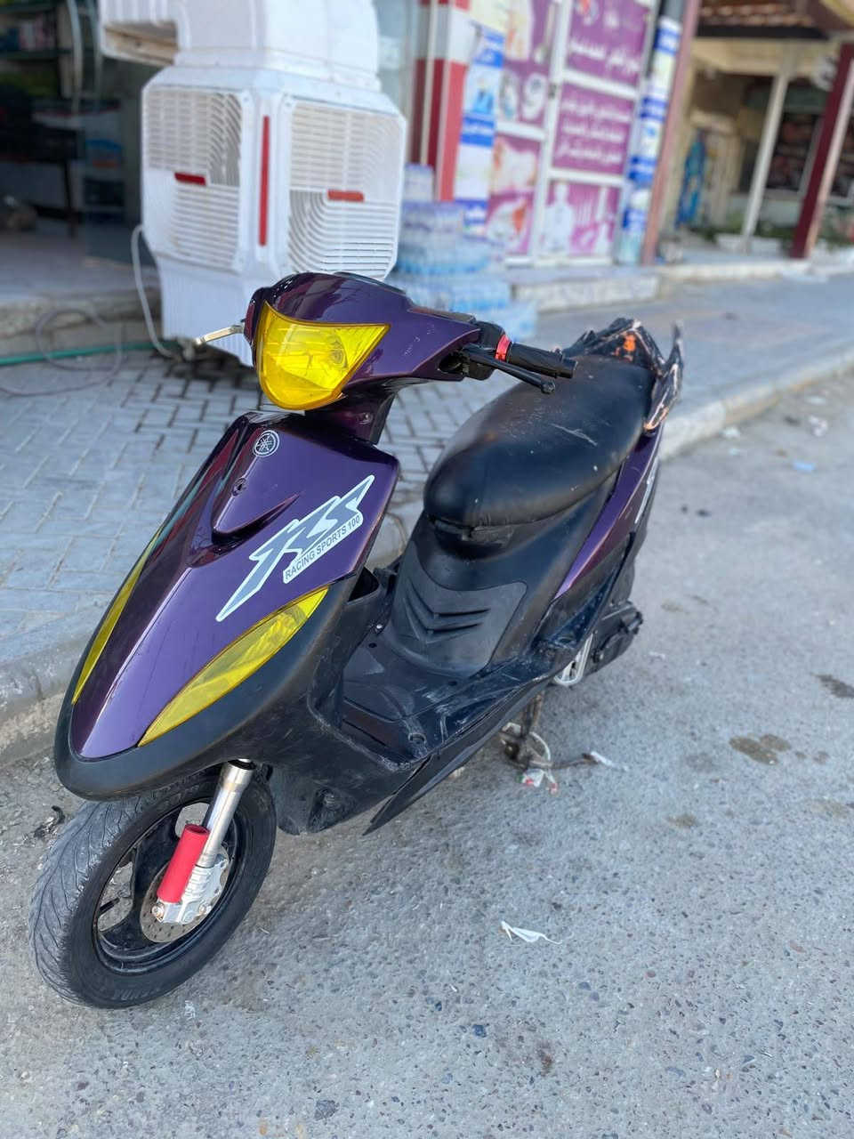 سلام عليكم  شباب ماكس عدله دراجه نضيفه ما عوزه عوزه ترتيبات بصيطه هندر واحد تشتغل مكينته حلوه مراوس ترهم ولسعر 400بيه مجال لمكان سماوه رقم ***********
