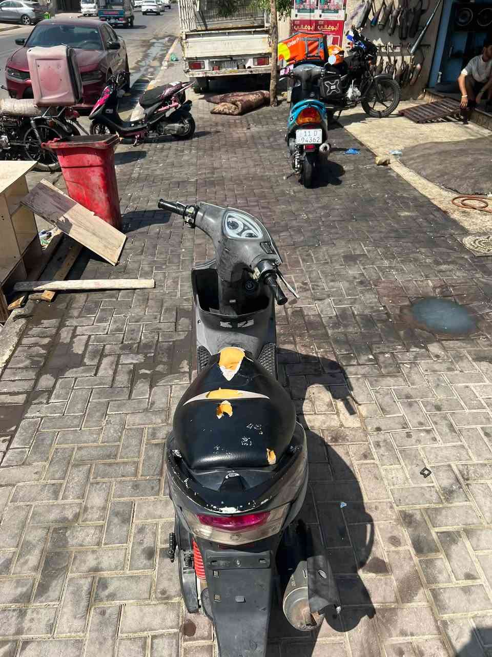 السلام عليكم ماكس عدله للبيع دراجه بلاديه من طول للطول بس كابريتر جديد مابيها نقص برغي مكاني بغداد الدوره 
الرقم ***********
