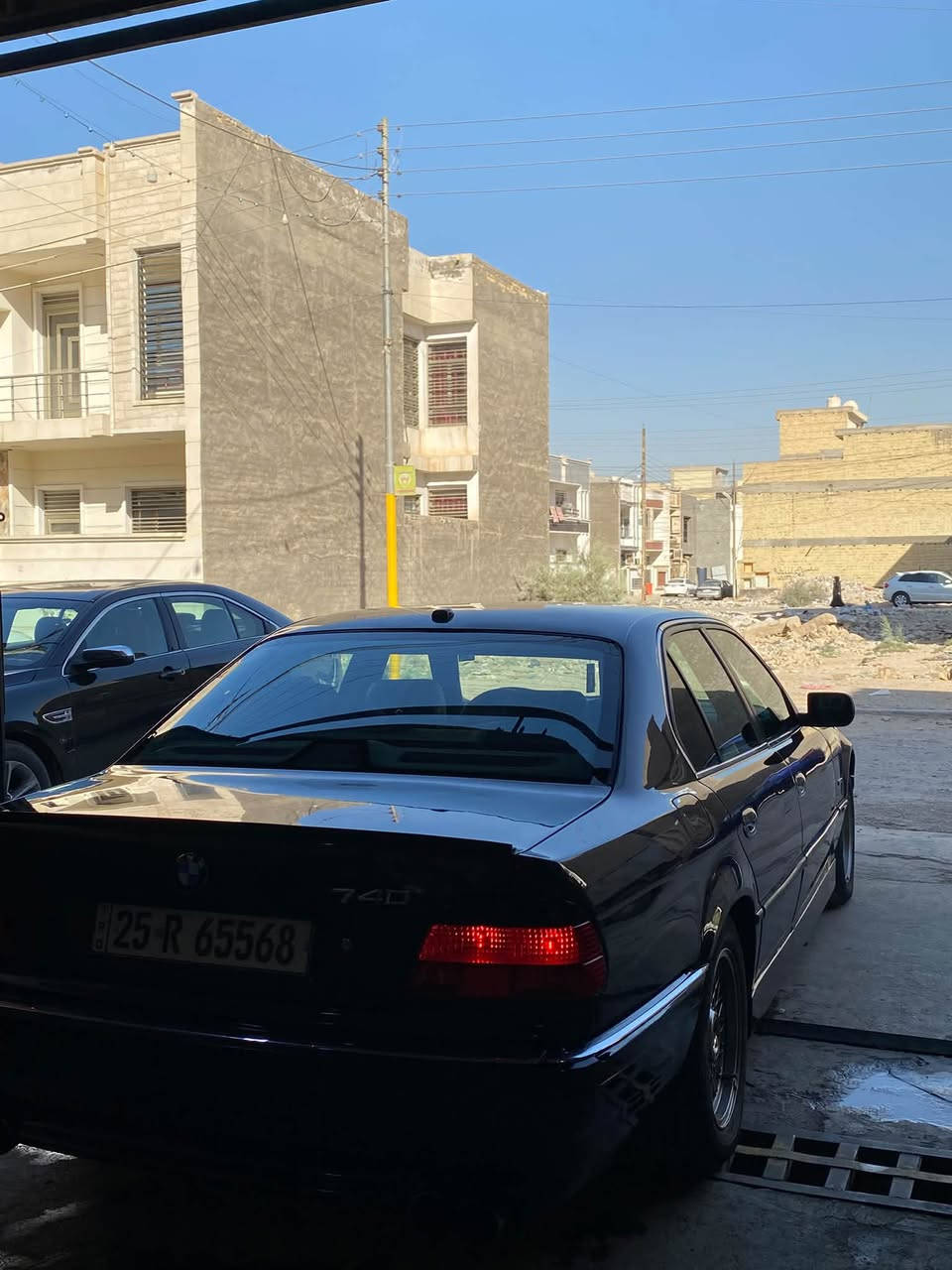 السلام عليكم
بي ام بيع او مراوس 
حجم 740i
موديل 1995
لون بنفسجي مميز 
تبريد ثلج 
كير تمساح 
ستيرن كهرباء
سلايت شغال
منضومه زنون 
جام كهرباء 
برده خلفيه 
سنتر لوك 
تلفون بلادي 
حساسات شغاله 
شاشه وسستم صوت 
غرفه جلد اسود 
كير مكينه جدد
صدر جديد 
تخم تاير جديد
 تخم ويل جديد
كهربائيات جاهزه 
مروحه عاصفه 
سياره حلوه مال جناي 
رقم كركوك شبه مميز شرط التحويل 
مكان بغداد 
***********

