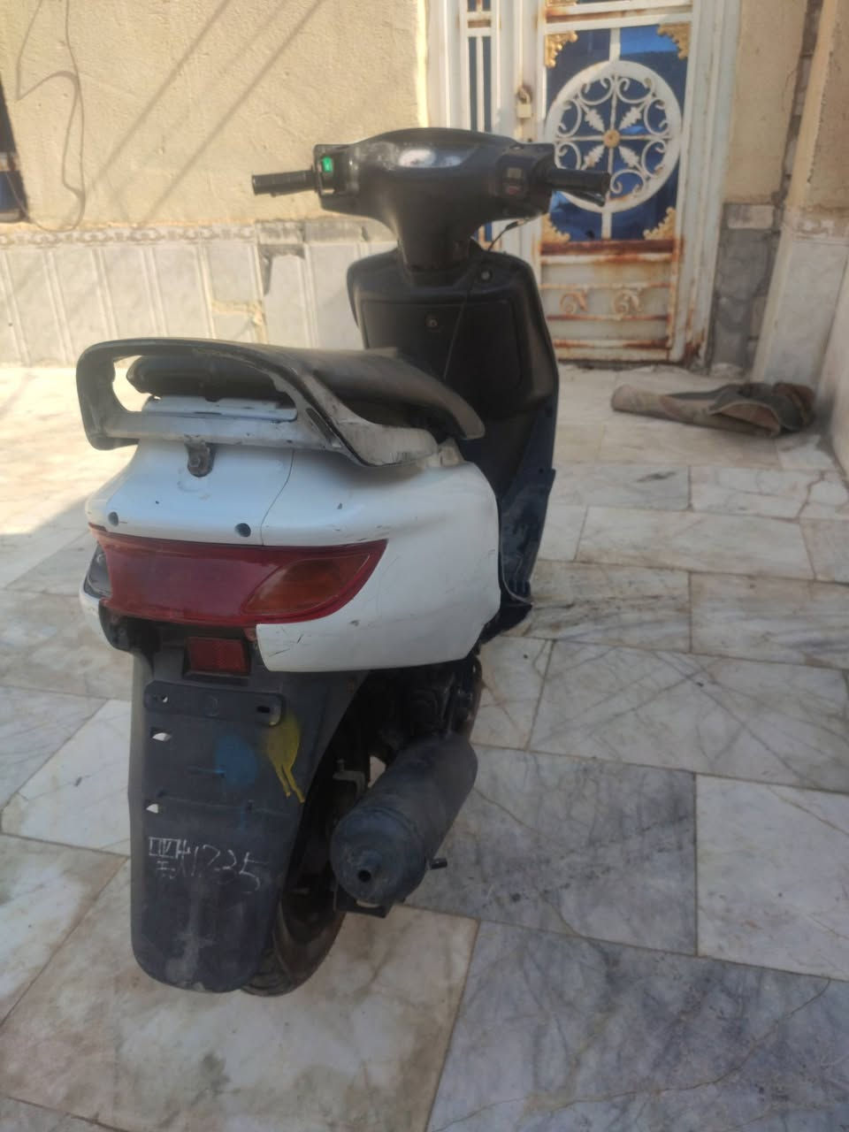 السلام عليكم ورحمة الله وبركاتة
دراجه فراشه نثيه) 
درجه بلاد برغي مامفتوح بيها كله شغل علئ وضع شركه تجي وتفحص بيدك 
من سلف من شاير من الايت عالي ونصي من هوران 
درجه خير من الله مال سفر مكانت بعيده تمشي 
وشرط ذا مو نكرة هندر تشتغل مابيعك بعد 
سعر 280وبيه مجال قليل مكاني ناصريه سوق الشيوخ ناحية الطار 
رقمي ***********
