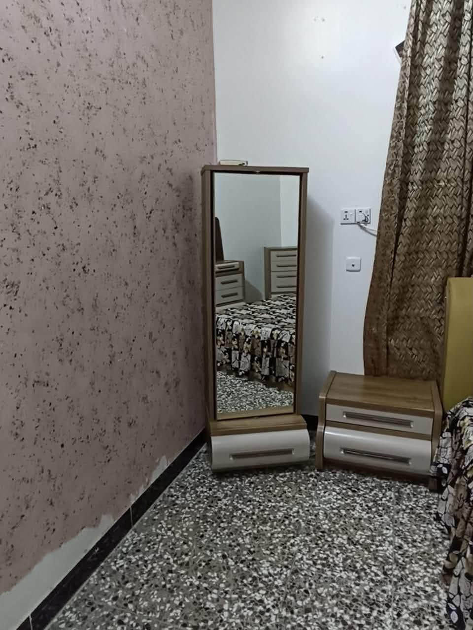 السلام عليكم غرفه للبيع
السعر ٣٠٠
