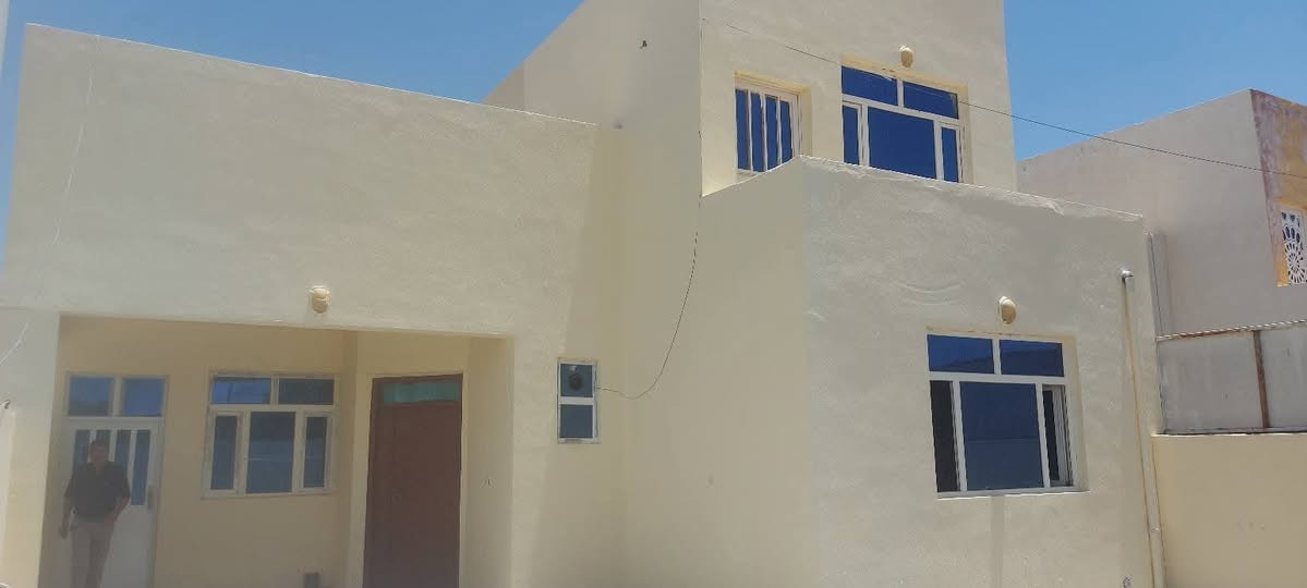 دار للبيع تجاري موقع مميز 
شارع 100 القوسي 
مجمع بيتي الأول قرب بوابة السنتر 
مقابل فلل المدينة الملكية 
200م ركن طابقين .
غرفتين +أستقبال ومطبخ+ بالكون وحديقة+ كراج للإستفسار الإتصال واتساب أو مراسلة الخاص 
***********
