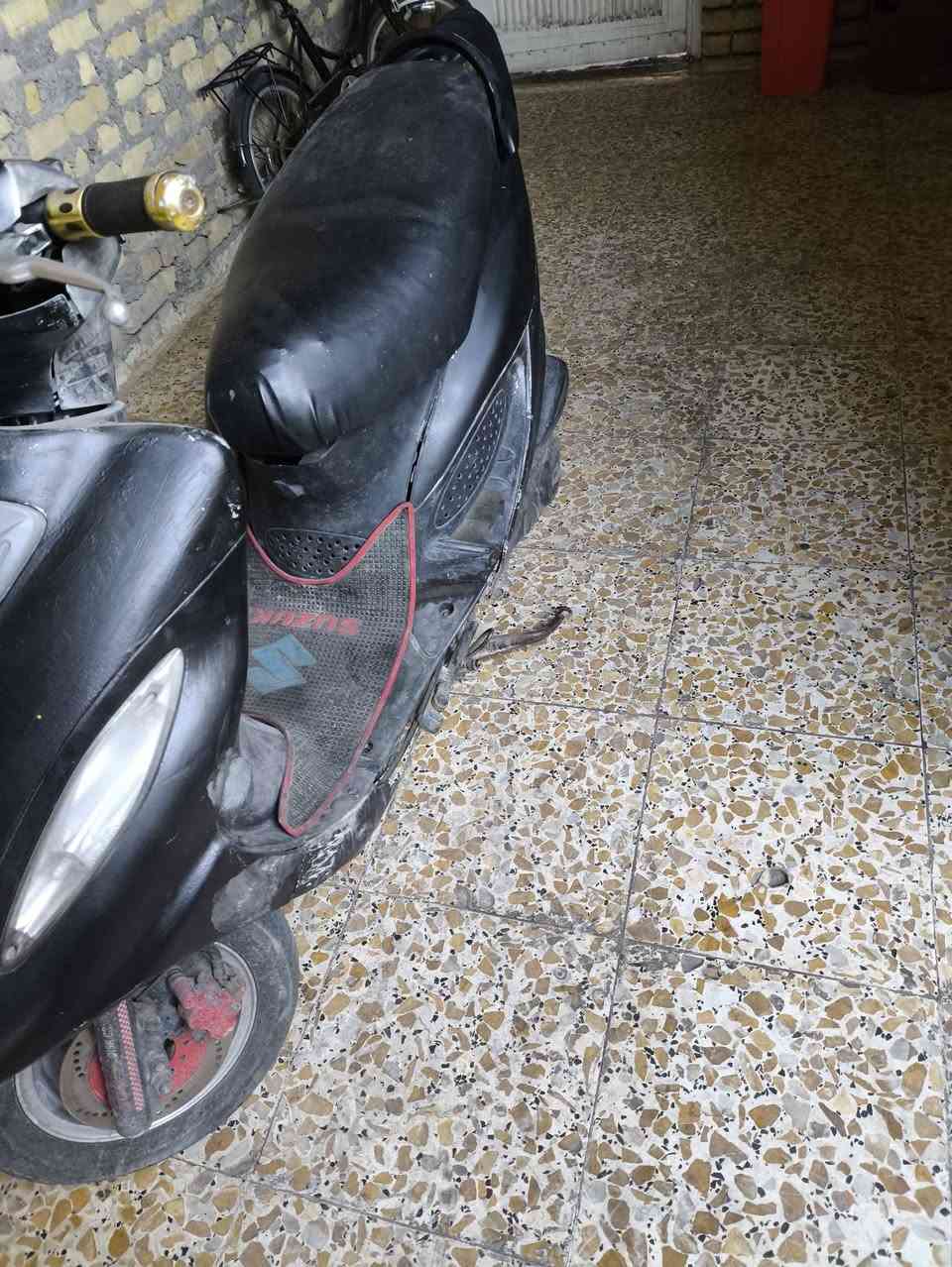 سلام عليكم
دراجة كامكو g2فحل محور من نوزل الا كابريتر دراجة بيهة تبخير 
شغالة كهربائيات 
عقل جديد ✅
كابريتر جديدة ✅
صالنصة جديدة ✅
باتري جديد ✅
السعر 350وبيهة مجال مكاني ميسان قضاء المجر الكبير
للاستفسار ***********
